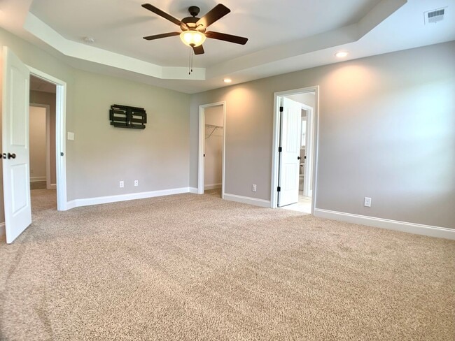 Building Photo - 733 Banister Dr