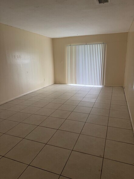 Building Photo - 2220 NW 58th Ter