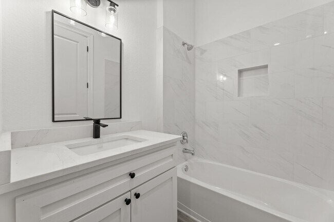 Building Photo - 256 Capetown Way