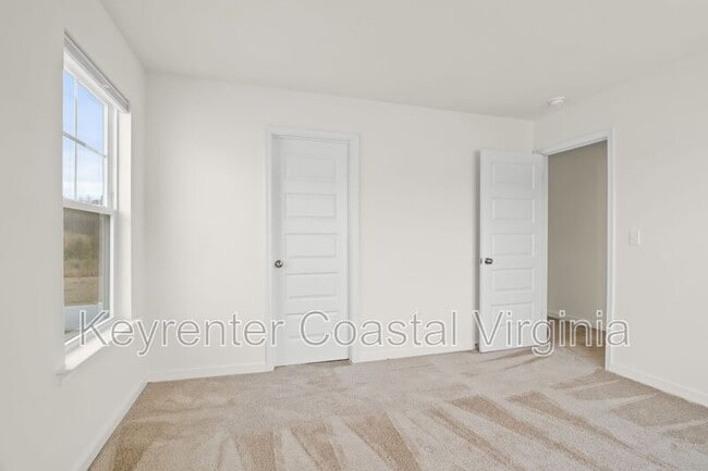 Building Photo - 305 Tarn Ct