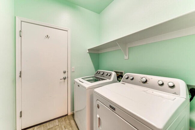 Building Photo - 2313 N Presidential Dr