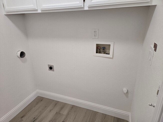 Building Photo - 3884 Paula Ct