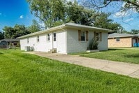 Building Photo - 2806 Ridgewood Dr