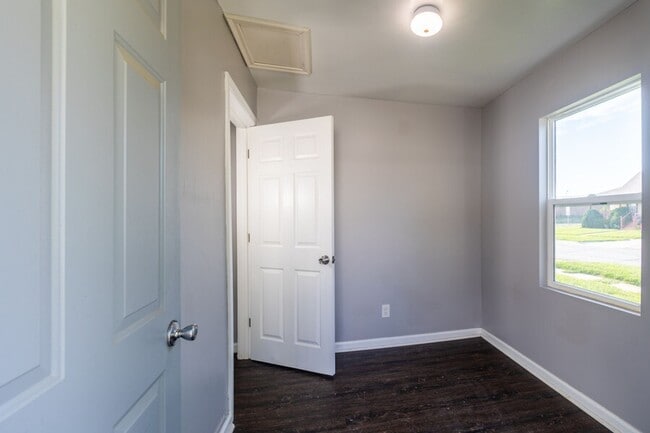 Building Photo - Renovated Home with Detached Garage & Quick Access to the Interstate