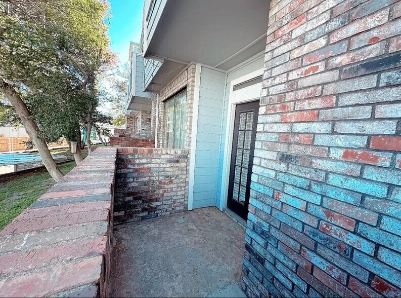 Building Photo - 3406 Country Club Dr W