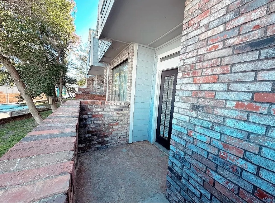 Building Photo - 3406 Country Club Dr W