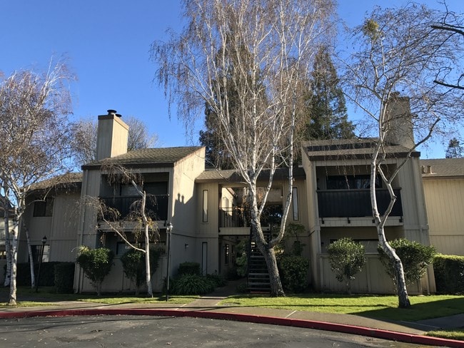 Building Photo - Stamford Court Apartments
