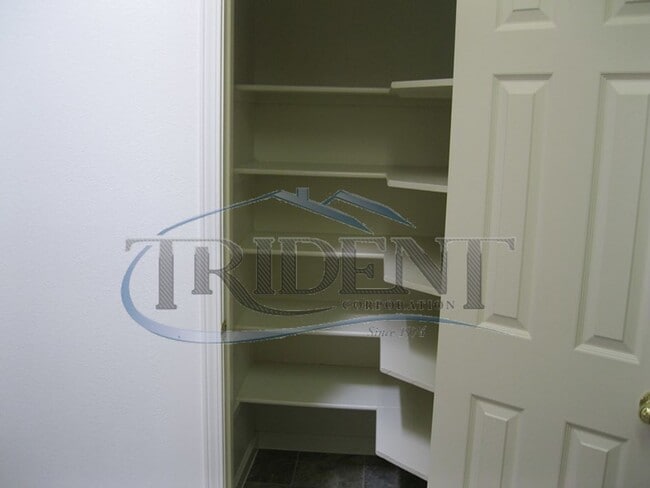 Building Photo - 970-972 Crisp Dr