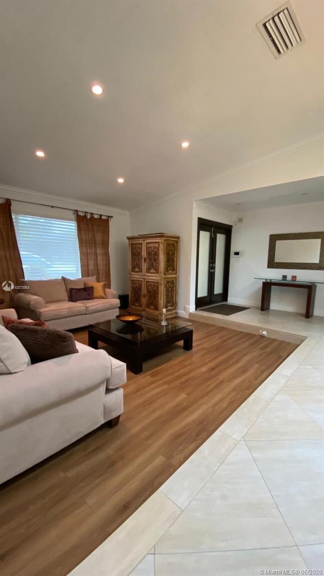 Building Photo - 13111 S Calusa Club Dr