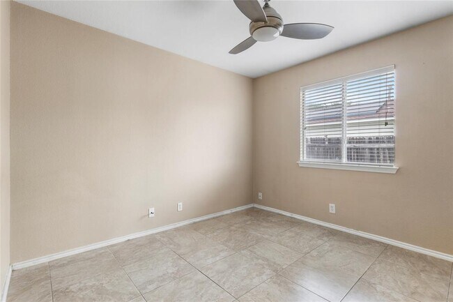 Building Photo - 318 Mitchell Dr