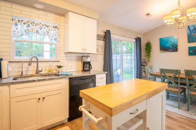 Building Photo - FURNISHED MONTHLY RENTAL-AVAILABLE STARTING MARCH 2026