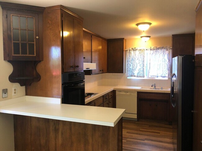 Building Photo - Gorgeous 4 Bedroom El Dorado Hills Home on Private Cul-De-Sac!