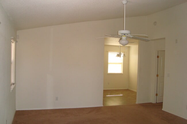 Building Photo - Northeast El Paso 3 Bed Refrig A/C