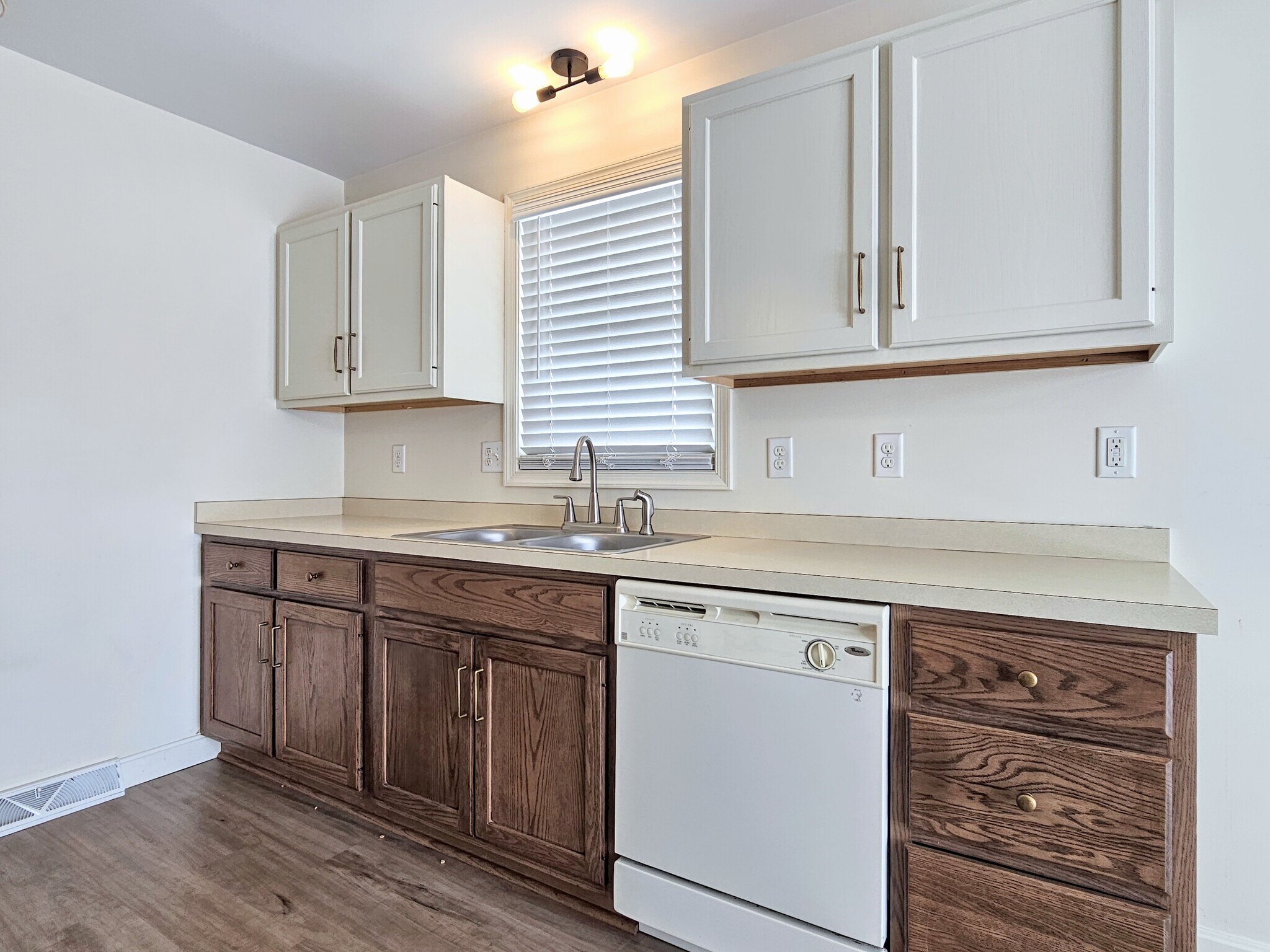 Building Photo - 13 Overlook Ln