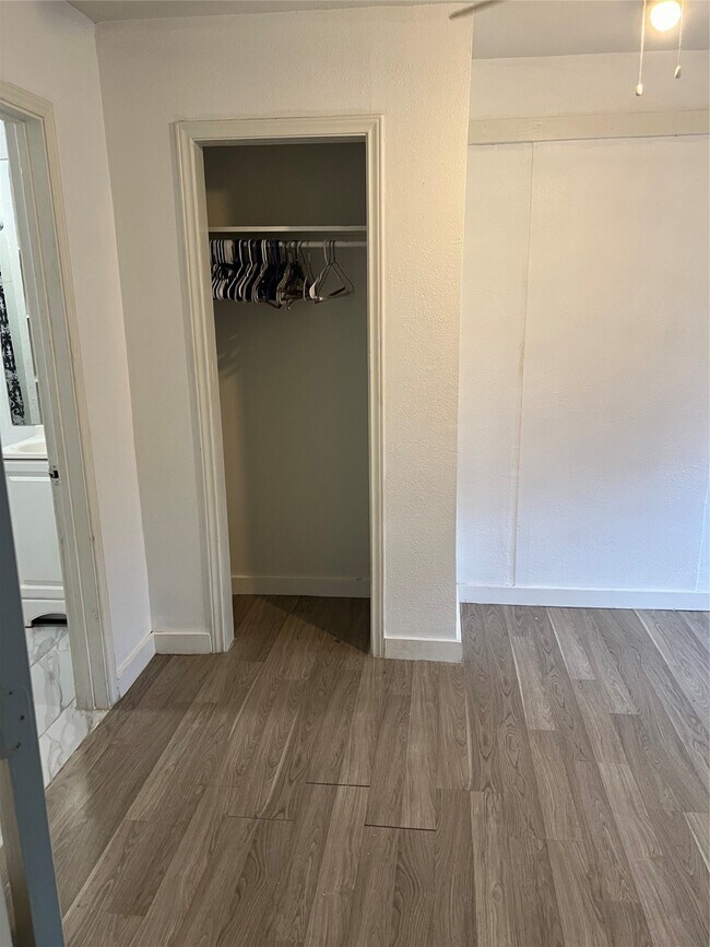 Building Photo - 7909 Brutus St