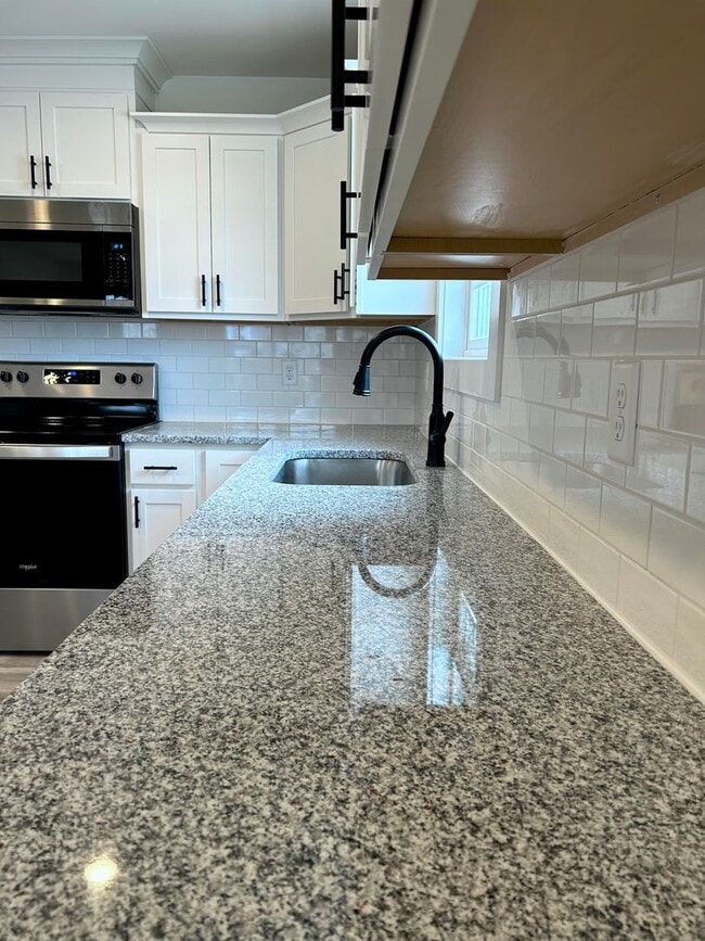 Building Photo - 213/215 Wyldwood