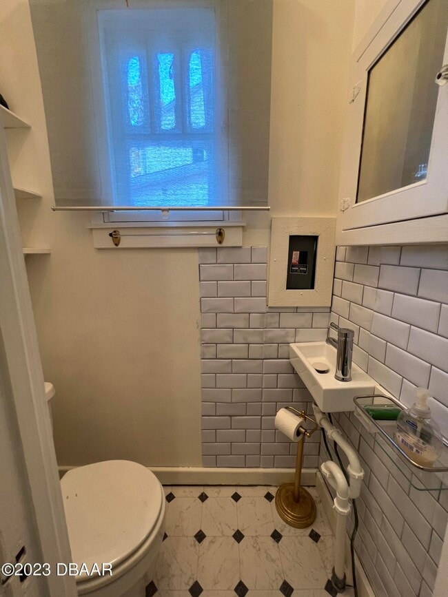 Building Photo - 255 Lexington Dr