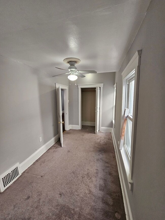 Building Photo - CLEAN AND MOVE IN READY 2 Bedroom For Rent in Tremont!!!