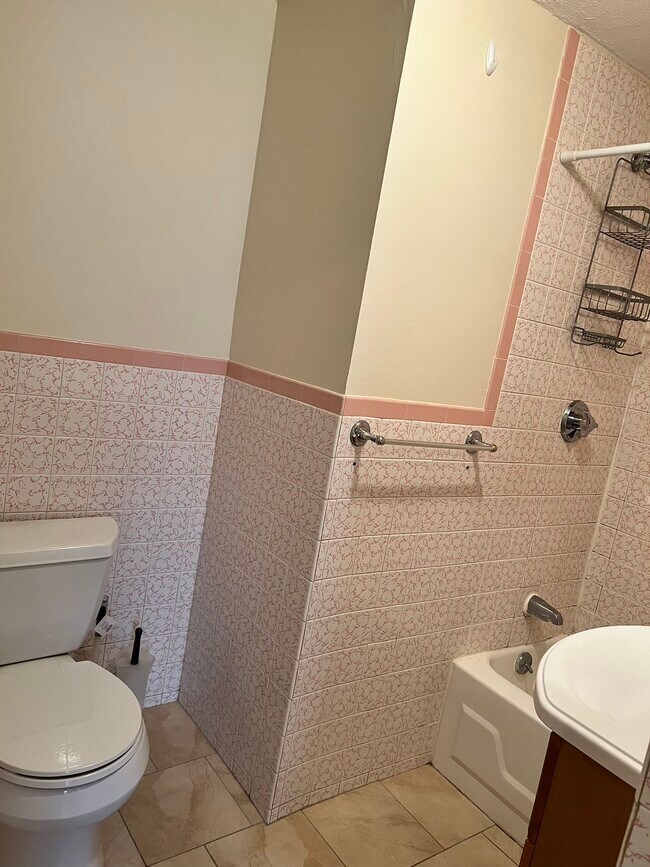 Building Photo - 224 Charles St