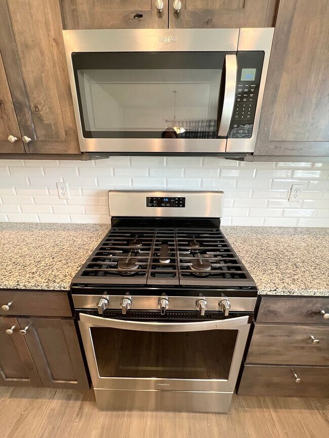 Building Photo - Well Kept Single Family Detached Home with...