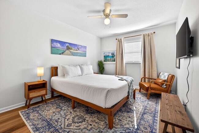 Building Photo - 11702 Moffat Ave