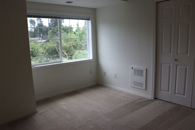 Building Photo - Beautiful 2 Bed/2 Bath Townhouse in Pinehu...