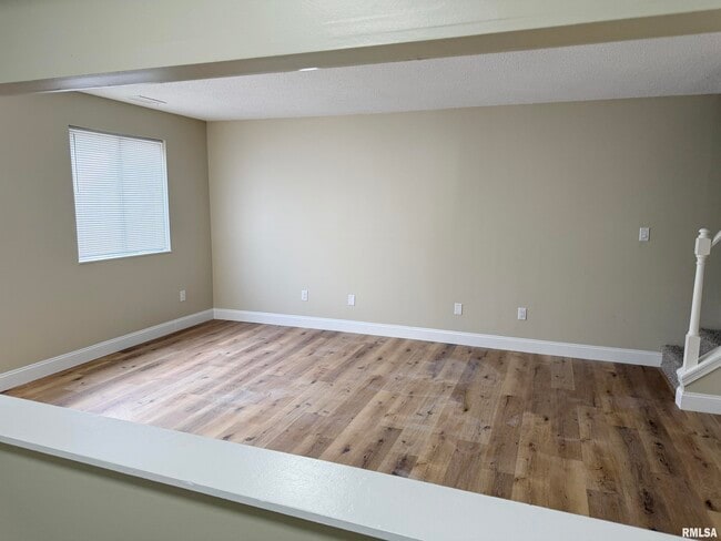 Building Photo - 3440 Villa Ridge
