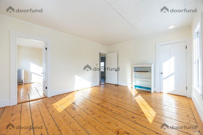 Building Photo - 12 Page St