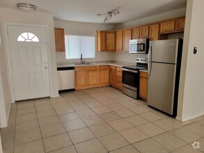 Building Photo - 3 Bedroom 2 Bathroom Town-home in Central ...