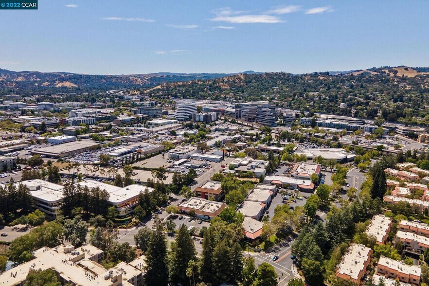 Building Photo - 300 N Civic Dr #313