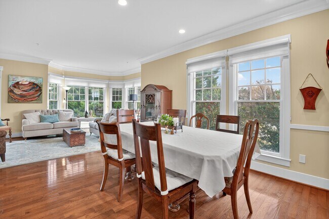 Building Photo - 2601 Hume Dr