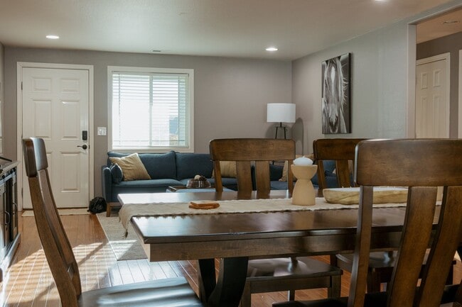 Building Photo - 509 Chelan Ave