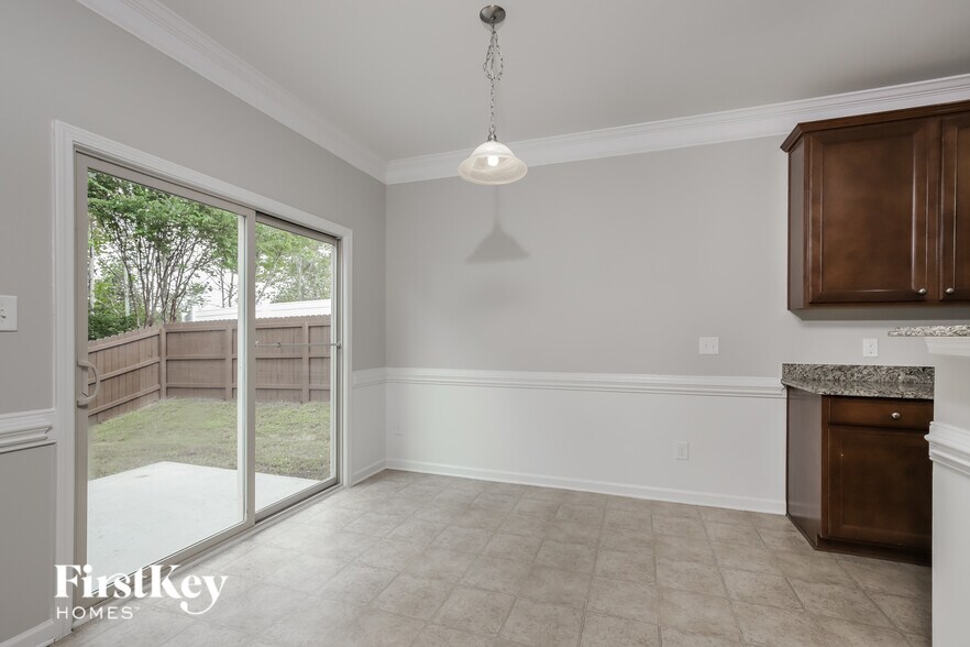 Building Photo - 4476 Redfern Pl