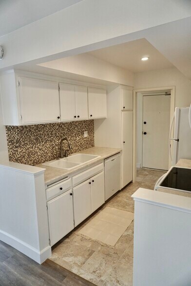 Building Photo - 1803 E Ocean Blvd