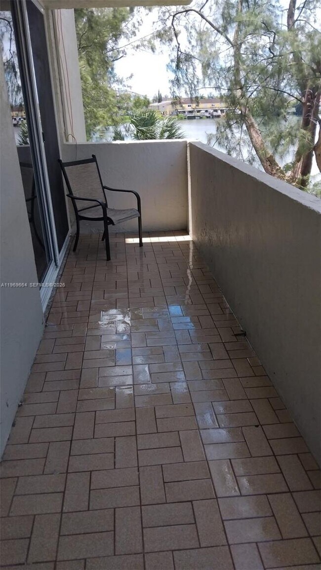 Building Photo - 10090 NW 80th Ct