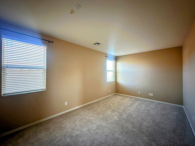 Building Photo - 4717 W Sweet Iron Pass