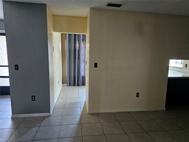 Building Photo - 569 Hunter Cir