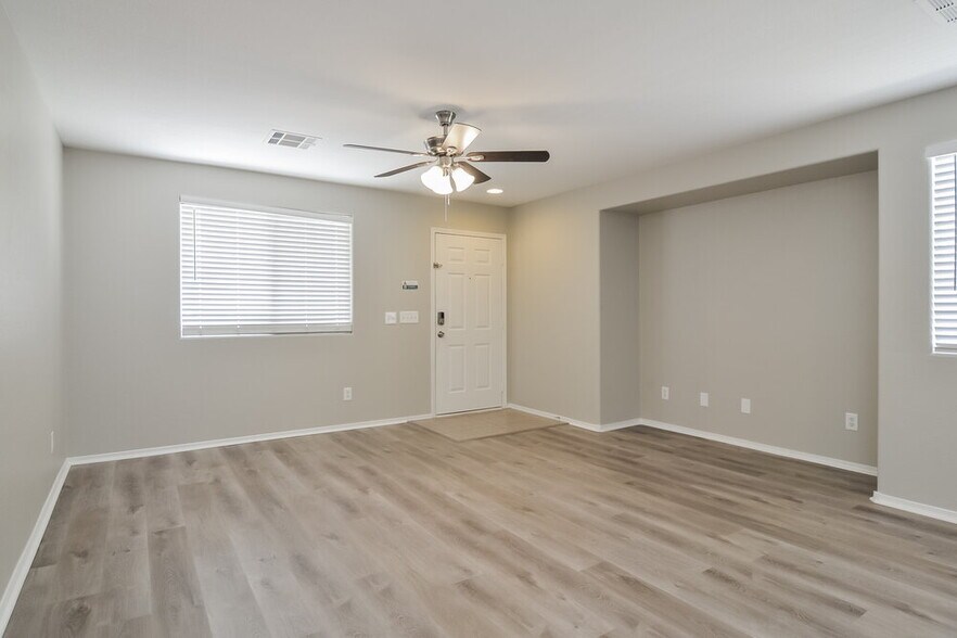 Building Photo - 1006 Grand Cerritos Ave