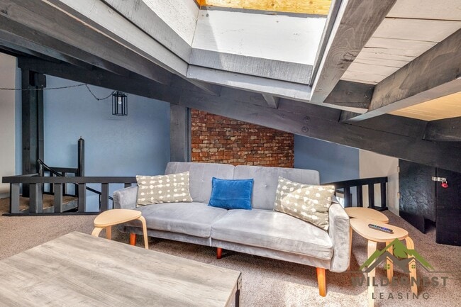 Building Photo - Treehouse Condo - 3rd floor Modern 2 Bedro...