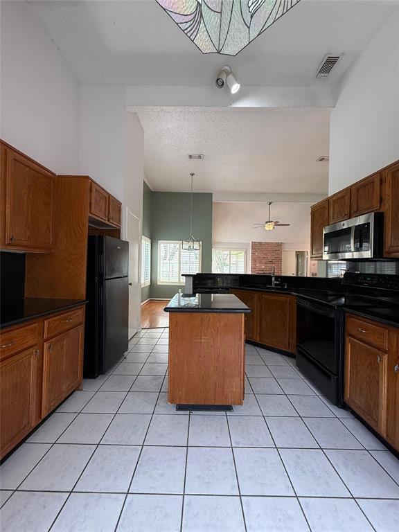 Building Photo - 4827 Sunshine Dr