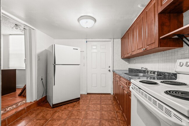 Building Photo - 4985 Gulfstream Rd