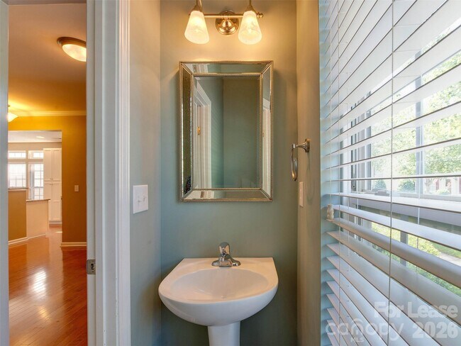Building Photo - 8164 Bridgegate Dr