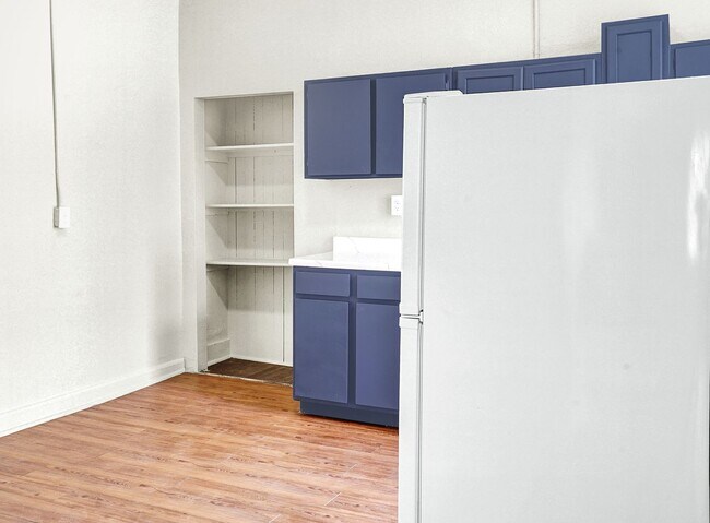 Building Photo - Central 1 Bedroom 1 Bath