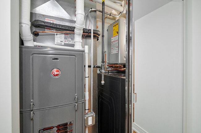 Building Photo - 5200 N Winthrop Ave