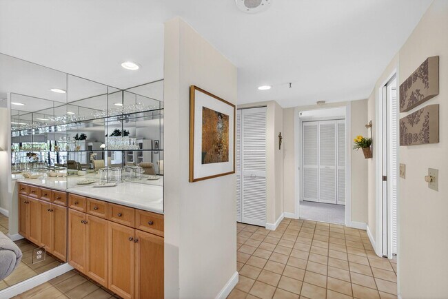 Building Photo - 1300 Jimmy Buffett Mem Hwy