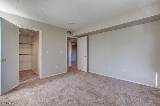 Building Photo - 1150 N Buffalo Dr