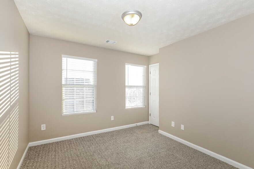 Building Photo - 6035 Flagstaf Walk