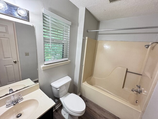 Building Photo - 1309 Access Rd