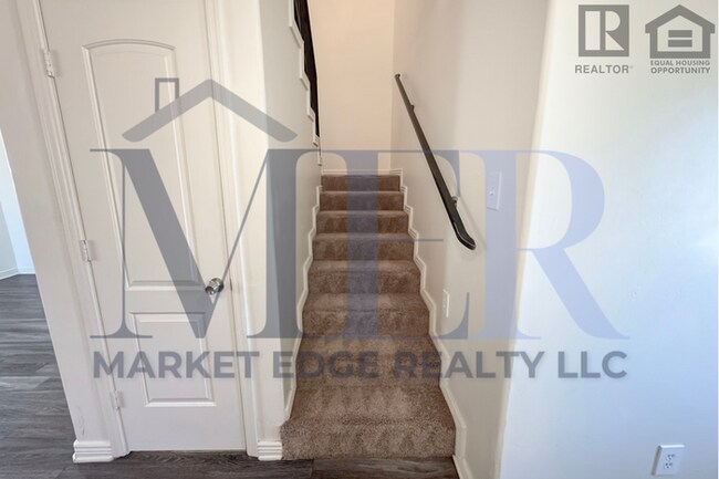 Building Photo - 3Bed/2.5Bath Townhouse at 24th St/Thomas! Ready for Immediate Move-In!