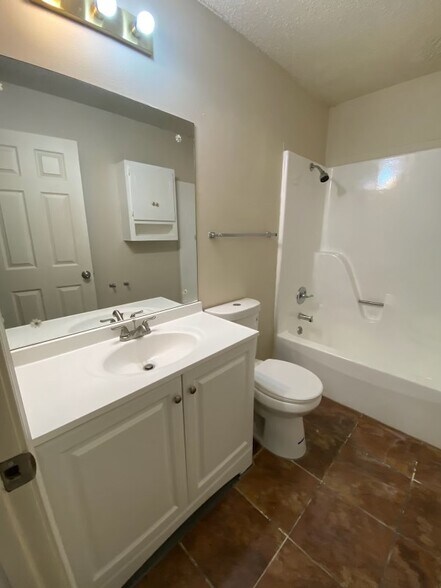 Building Photo - 1008 Jane Dr